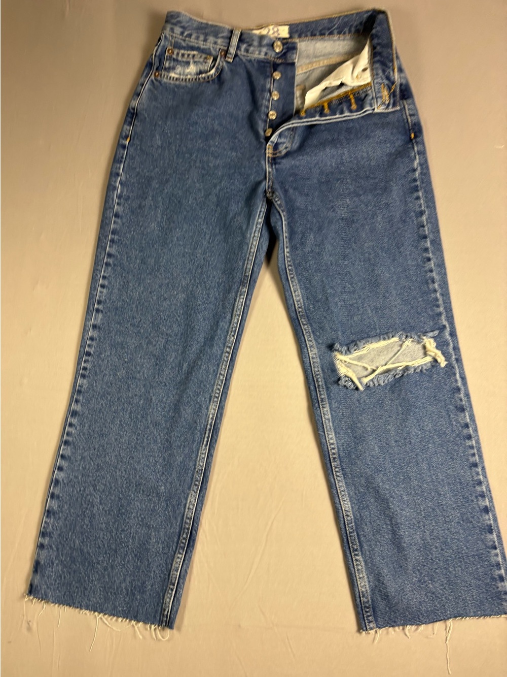 We The Free Cropped Raw Hem Distressed Blue Jeans Women’s Size 28 - Picture 12 of 12
